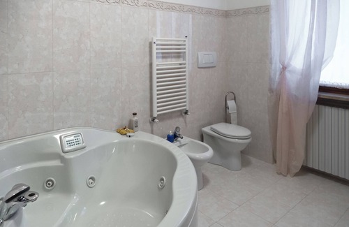 Arbizzano House | Portion of single villa. 100% relaxation with hot tub!