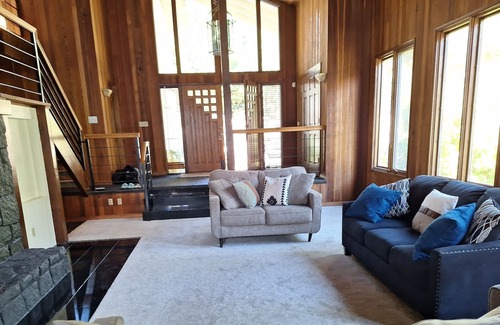Cedar Mill House | Portland Pool Lodge - Great for Groups - 10 minutes from Downtown - Sleeps 16