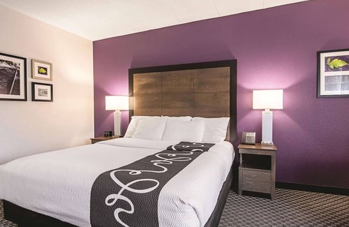Portland Hotel | Portland Stay with Easy Access to Arts District & Complimentary Breakfast