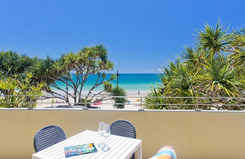 Noosa Heads Apartment | Portofino 4 - Beachfront apartment at the Pristine sands of Noosa Main beach