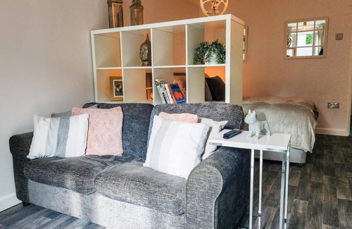 Bishopston Apartment | Portway Nook - 1 Bedroom Studio - Bishopston
