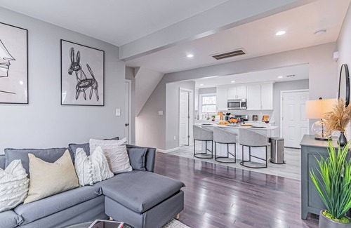 Scotch Plains House | Posh Living Spacious 4-bedroom Duplex Plainfield