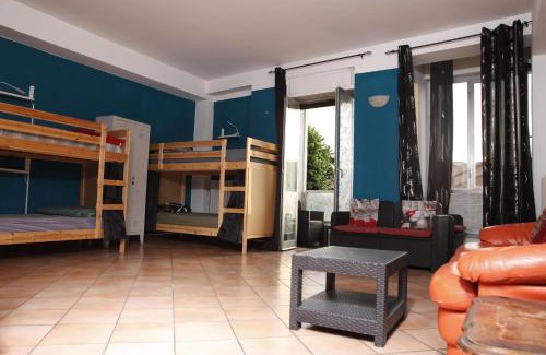 Busto Garolfo House | Posto letto in una camera condivisa