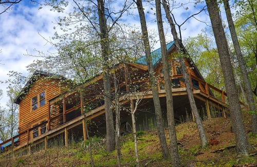 Green Spring Cabin | Potomac Cabin: Riverfront, 7 acres, sleeps 14, hot tub, Starlink