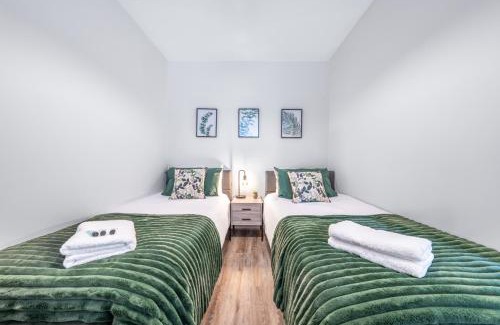 Potters Bar Apartment | Potters Bar - FREE Parking - Private Bathroom - Netflix - 4 mins walk to station - 20 mins DIRECT TRAINS TO LONDON