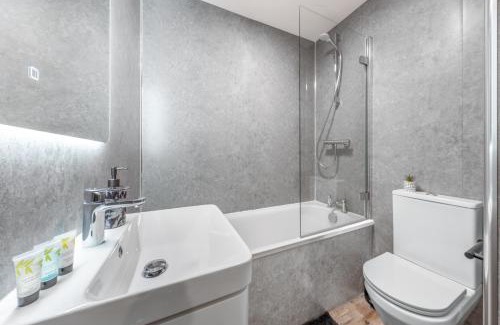 Potters Bar Apartment | Potters Bar - FREE Parking - Private Bathroom - Netflix - 4 mins walk to station - 20 mins DIRECT TRAINS TO LONDON