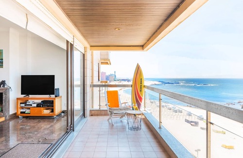A Ver-o-Mar Apartment | Povoa Sunset Views with Balcony