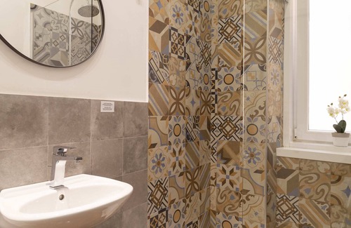 Trieste City Centre Apartment | Precious Room with Private bathroom ★Persian Blue ★Wifi