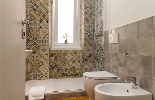 Trieste City Centre Apartment | Precious Room with Private bathroom ★Persian Blue ★Wifi