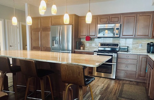 Geneva Condo | Premier 2 br/3ba Lakefront condo Sleeps 4 Also has Lakeview from Master Bedroom