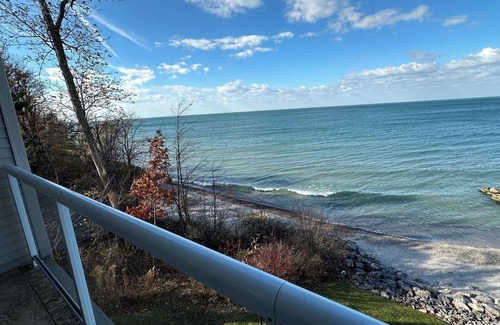 Geneva Condo | Premier 2 br/3ba Lakefront condo Sleeps 4 Also has Lakeview from Master Bedroom