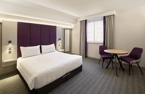 River Hotel | Premier Inn London Dagenham