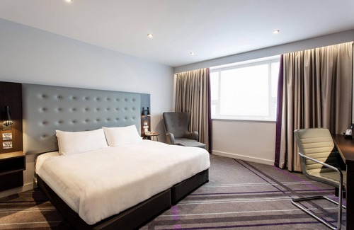 Gatwick Hotel | Premier Inn London Gatwick Airport