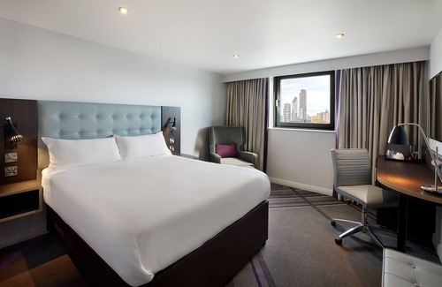Stratford and New Town Hotel | Premier Inn London Stratford