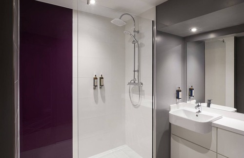 Stratford and New Town Hotel | Premier Inn London Stratford