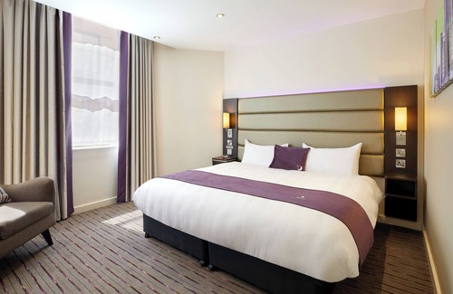 Stratford and New Town Hotel | Premier Inn London Stratford