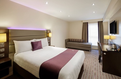 Uxbridge South Hotel | Premier Inn London Uxbridge