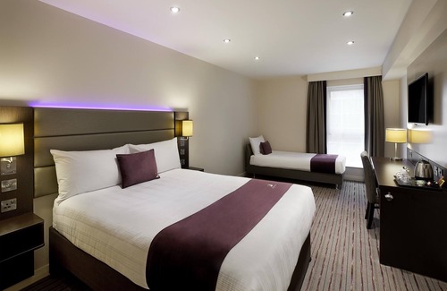 Manchester Hotel | Premier Inn Manchester West Didsbury