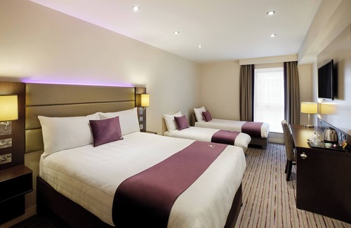 Northampton Hotel | Premier Inn Northampton South - Wootton