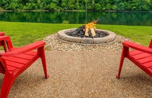 Lakeview House | Premier Riverfront Location ~ NEW BOATDOCK~ biking trails ~Bull Shoals Lake Fun