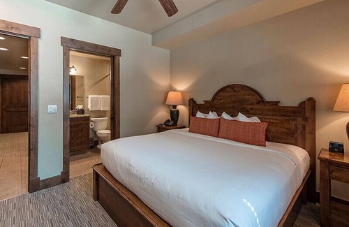 Breckenridge Resort | Premier Ski In Ski Out March 8-15, 2025. Sleeps 8