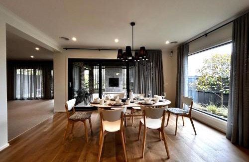 Mambourin House | Premier stay with own bathroom in the west of Melbourne