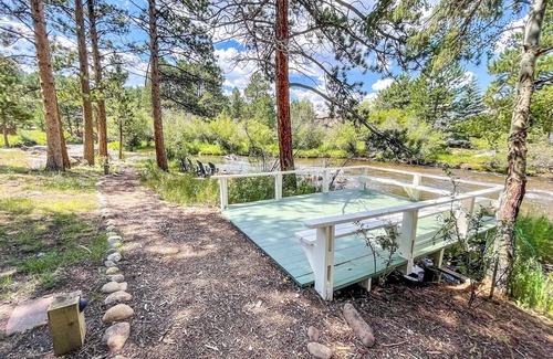 Estes Park House | Premiere riverfront property - Sleeps 10 people, Close to town!