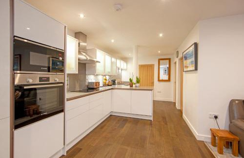 Oban Apartment | Premium 2 Bed Apt 1st floor sleeps 4 adults in Oban town