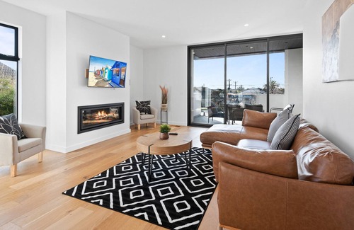 Edithvale House | Premium 3-Bed Terrace Near Beach with Ocean Views