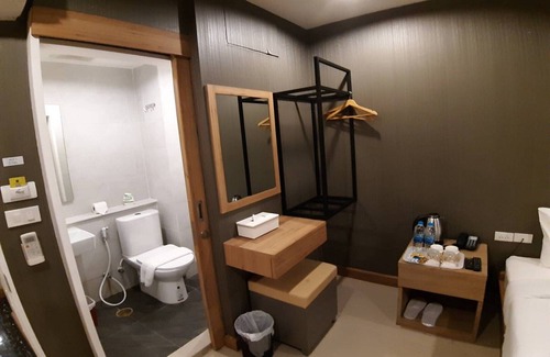 Thanon Phaya Thai House | Premium Double Retreat | Unwind in Style