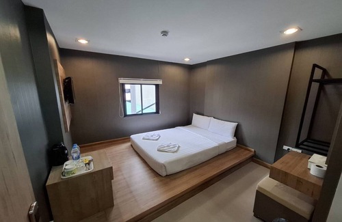 Thanon Phaya Thai House | Premium Double Retreat | Unwind in Style