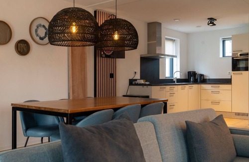 Thorn Villa | Premium Game 6p - Three Bedroom Villa, Sleeps 6