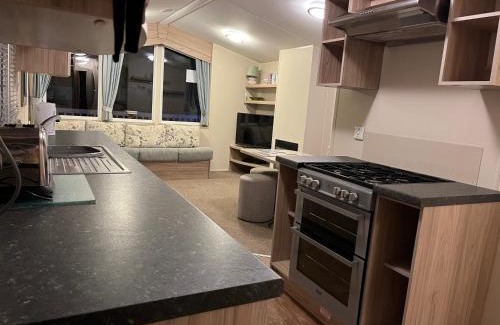 Mablethorpe Ski Chalet | Premium location - Sleeps 6 - Caravan on The Lakes