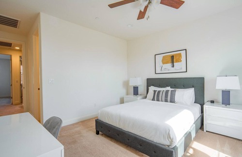 Newark House | Premium Newark 4BR w/Balcony, close to Restaurants & Mall, by Blueground