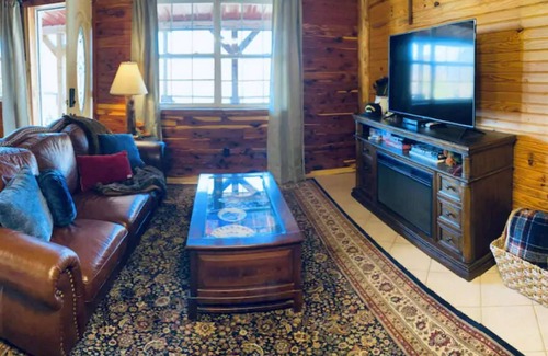 Eureka Springs Apartment | Presidential Barndominium at the Stable at Bear Mountain