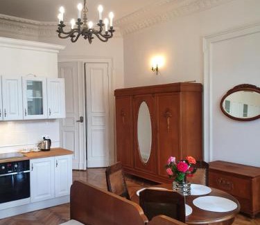 Srodmiescie Apartment | Prestige Aparthotel Piotrkowska 82 - wyjątkowy widok na deptak