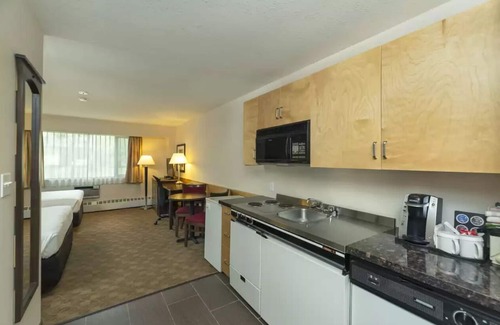 Quesnel Hotel | Prestige Riverside Lodge