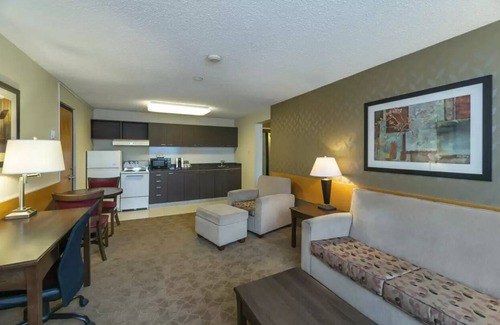 Quesnel Hotel | Prestige Riverside Lodge