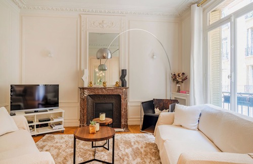 Champs-Elysees Apartment | Prestigious Triangle d'Or 2BR Champs-Élysée - Montaigne