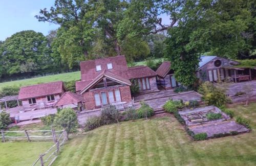 Haslemere House | Prestwick Oak - Sleeps 10-14 - Group Accommodation for Family or Friends