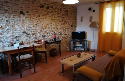 Claira House | Pretty F 2 in Claira in the Pyrénées-Orientales at 5 minutes from the beaches