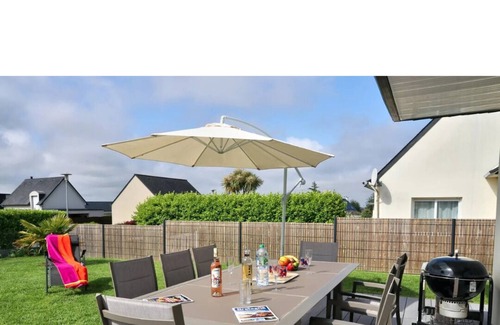 Carantec House | Pretty family home with enclosed garden
