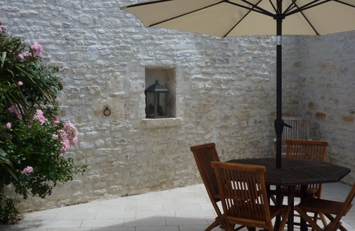 La Flotte House | PRETTY HOUSE WITH COURTYARD IN THE HEART OF THE VILLAGE IN A FLOWER-FILLED CUL-DE-SAC