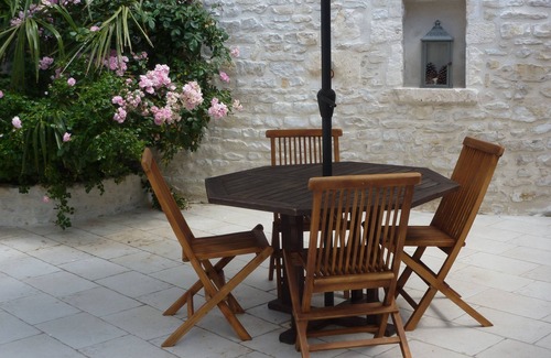 La Flotte House | PRETTY HOUSE WITH COURTYARD IN THE HEART OF THE VILLAGE IN A FLOWER-FILLED CUL-DE-SAC