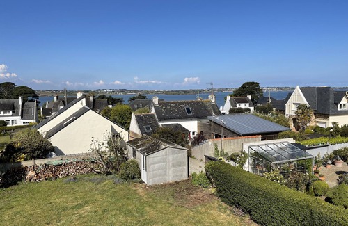 Carantec House | Pretty little fisherman's house by the sea