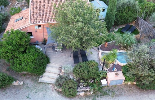 Draguignan House | Pretty little listed maset with natural Jacuzzi
