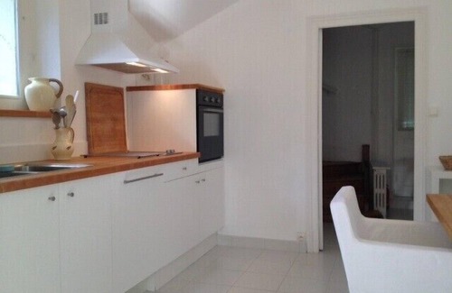 Dijon House | Pretty lodging between town & countryside in park in Dijon, on side of vineyards