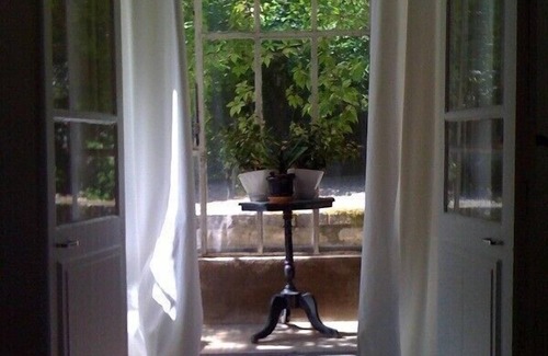 Dijon House | Pretty lodging between town & countryside in park in Dijon, on side of vineyards