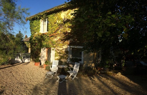 Dijon House | Pretty lodging between town & countryside in park in Dijon, on side of vineyards