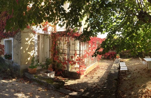 Dijon House | Pretty lodging between town & countryside in park in Dijon, on side of vineyards